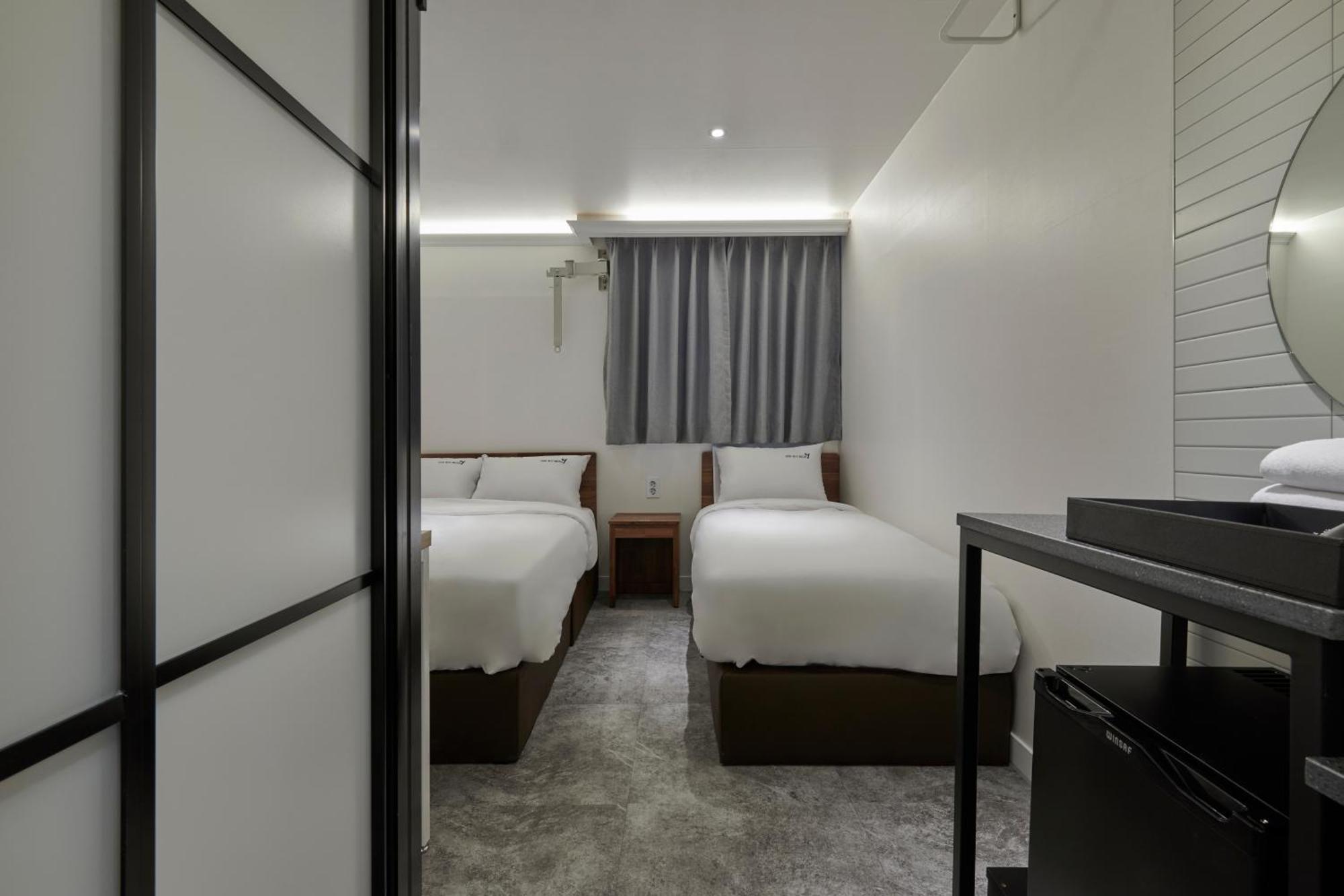Eight Rest Hostel Myeongdong Seoul Exteriör bild