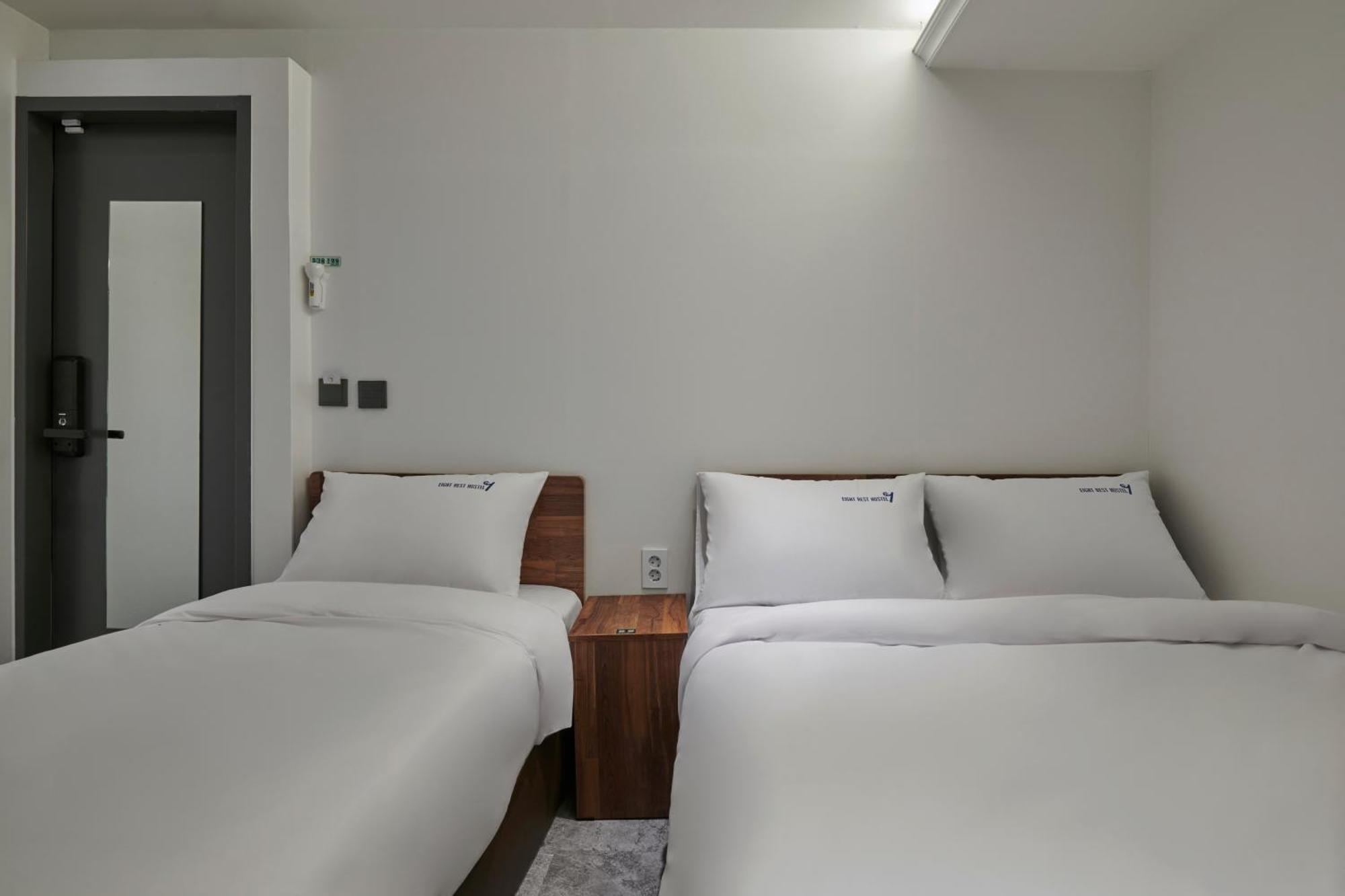 Eight Rest Hostel Myeongdong Seoul Exteriör bild