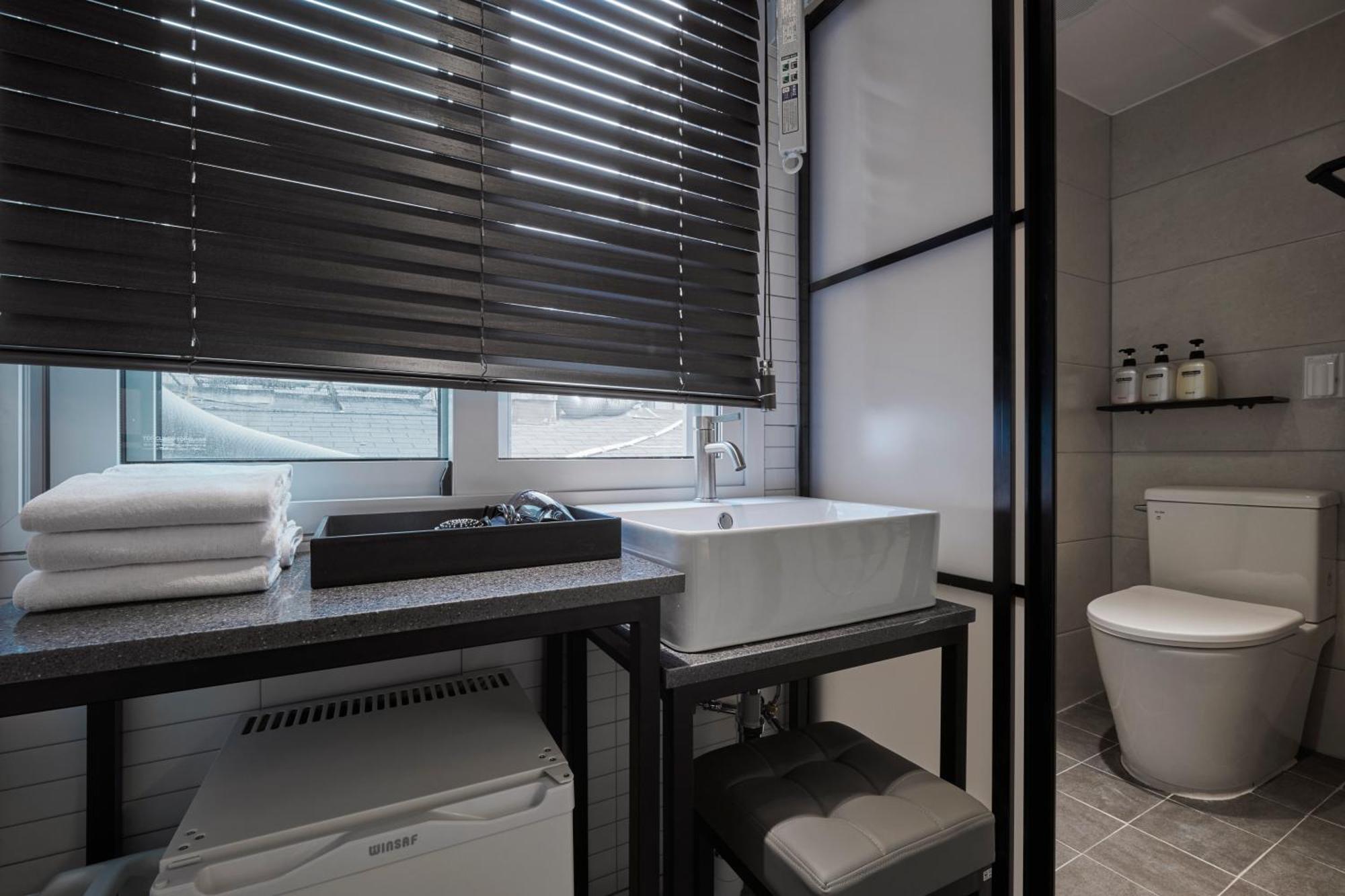 Eight Rest Hostel Myeongdong Seoul Exteriör bild