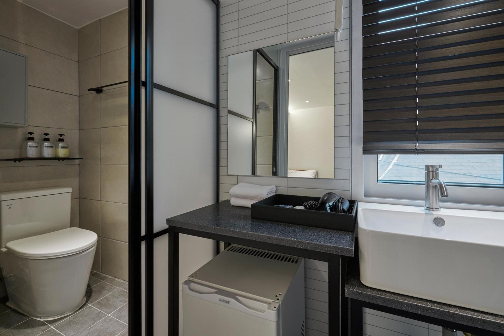 Eight Rest Hostel Myeongdong Seoul Exteriör bild